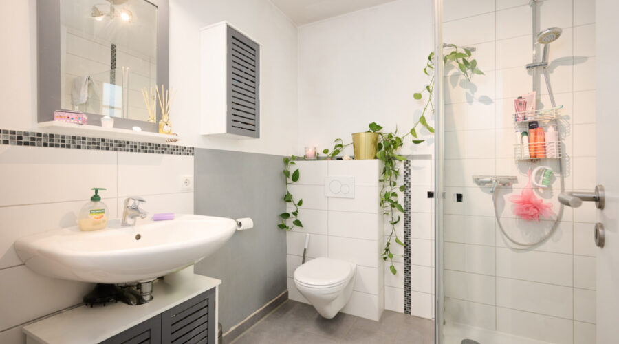 Gästebadezimmer unten