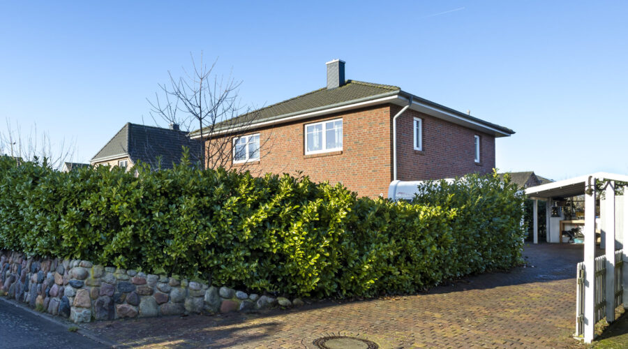 Ansicht von der Zugangsstraße