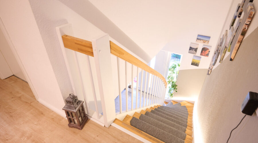 Treppe ins Obergeschoss